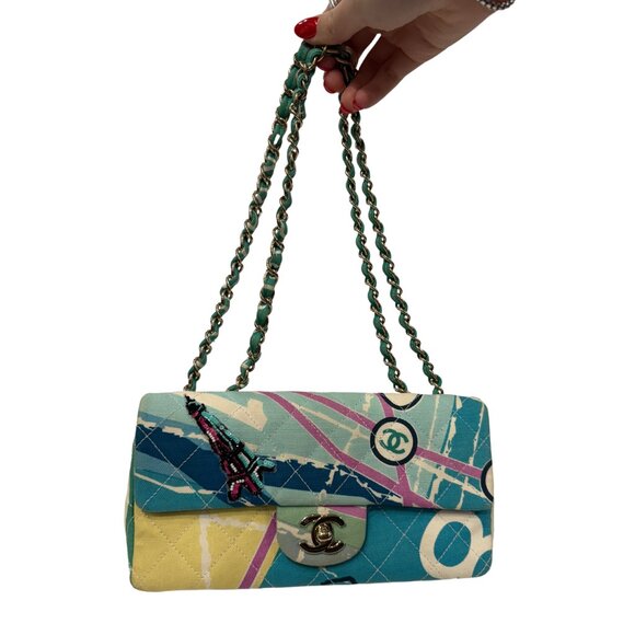 CHANEL multi-colored limited edition Eiffel Tower flap handbag - Picture 2 of 14